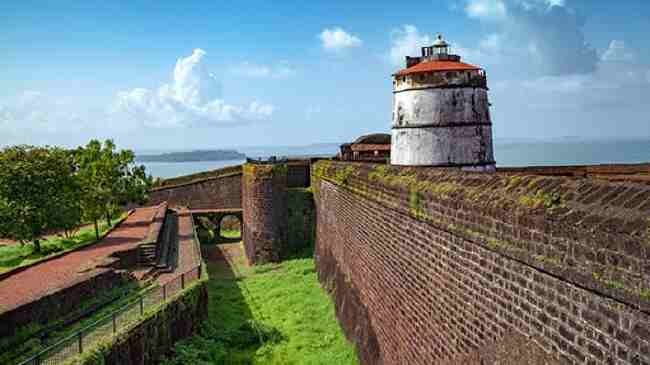 goa-me-aguada-fort-par-ghume
